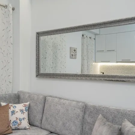 Comfy Next To Metro Apartment *